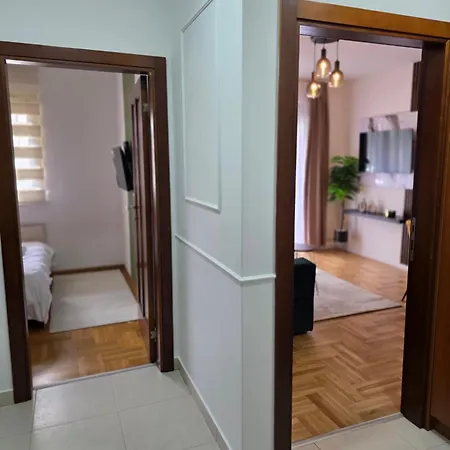 Atina アパート ズラティボール