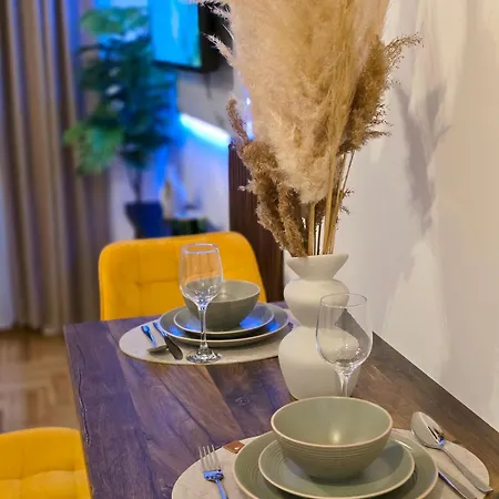 Apartament Atina *