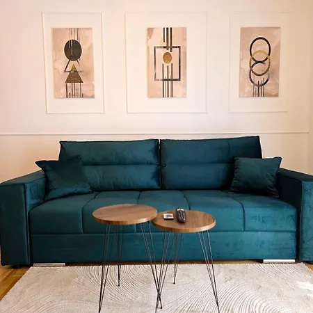 Apartament Atina *